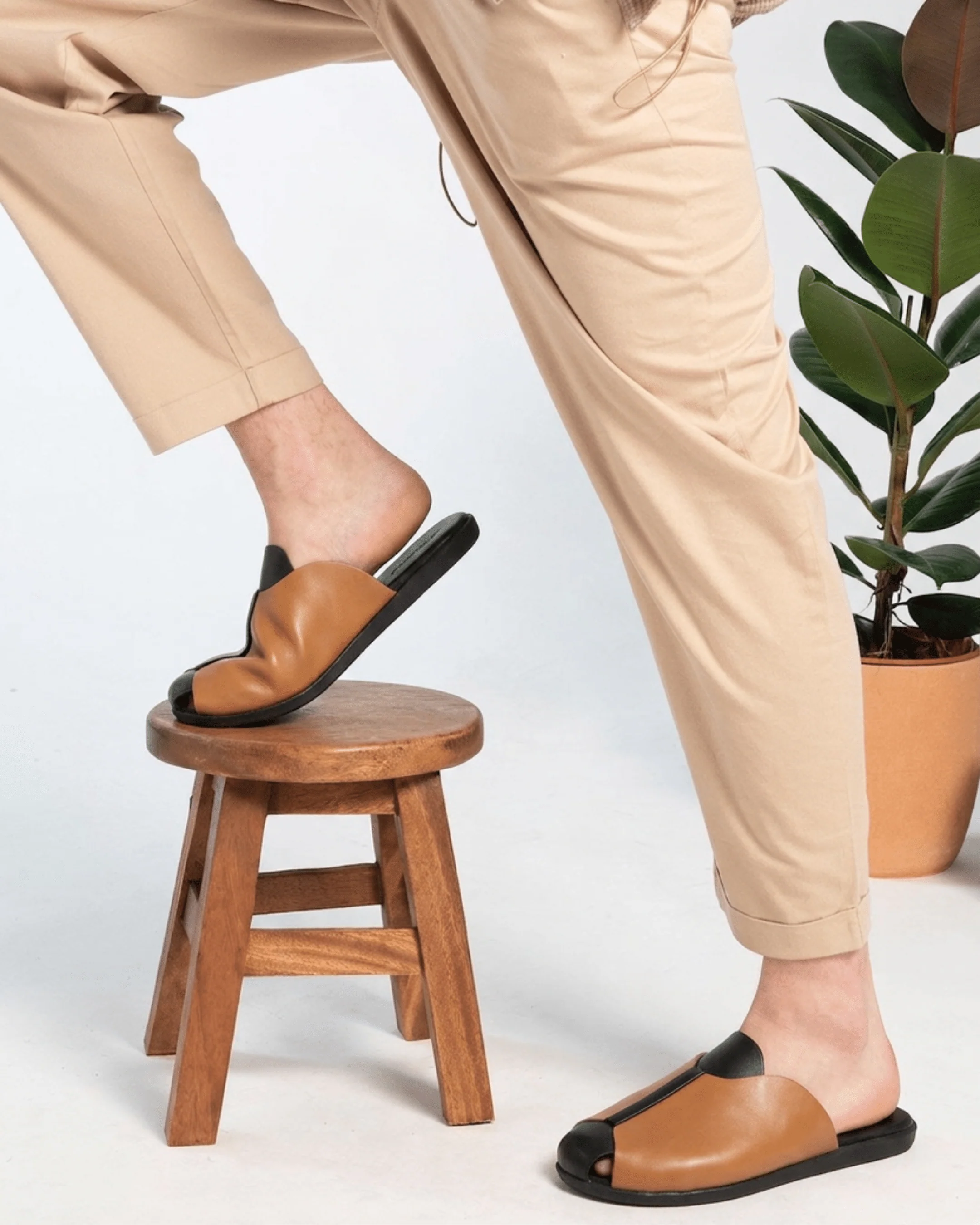 DualTone Leather Mule – BlackBole Edition - Image 4