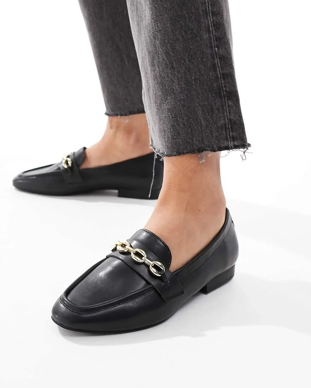 Timeless Zara Women’s Classic Shoe - Image 3